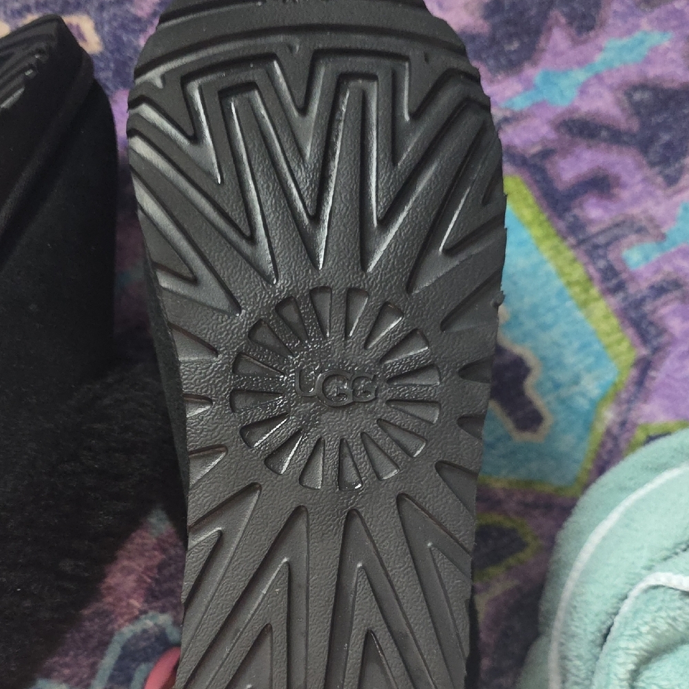 UGG Women's Black Slippers - Picture 4 of 11